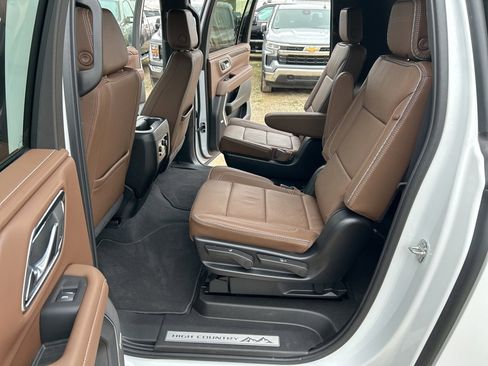 Used 2024 Chevrolet Suburban High Country image 21