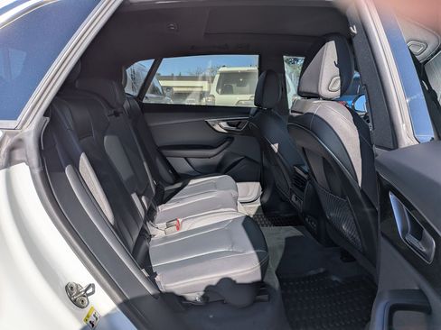 Used 2022 Audi Q8 Premium image 28