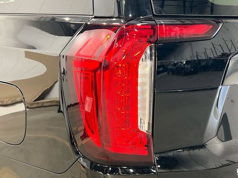 Used 2023 GMC Yukon XL AT4 image 43