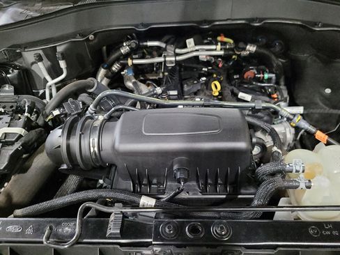 Used 2022 Ford Explorer XLT w/ Equipment Group 202A AWD/4WD image 30