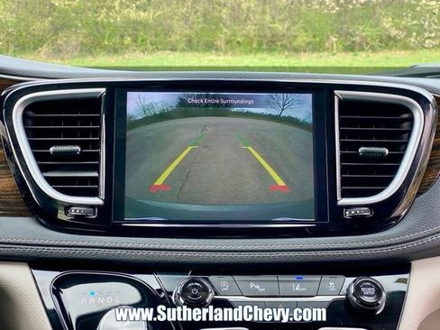 Used 2023 Chrysler Pacifica Limited image 29