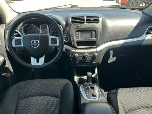 Used 2017 Dodge Journey SXT FWD image 18