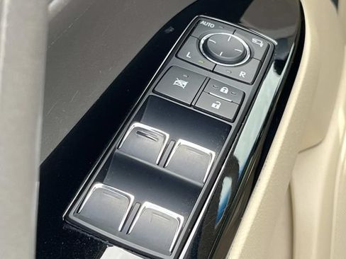 Used 2019 Lexus LX 570 4WD w/ Luxury Package image 31