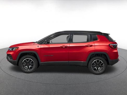 Used 2025 Jeep Compass Trailhawk AWD/4WD image 3