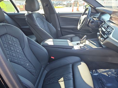 Certified 2023 BMW 530i w/ Premium Package image 10