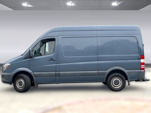 Used 2018 Mercedes-Benz Sprinter 2500 image 2