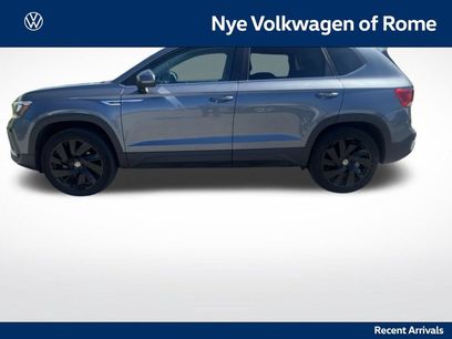 Used 2023 Volkswagen Taos SE w/ Black Wheel Package