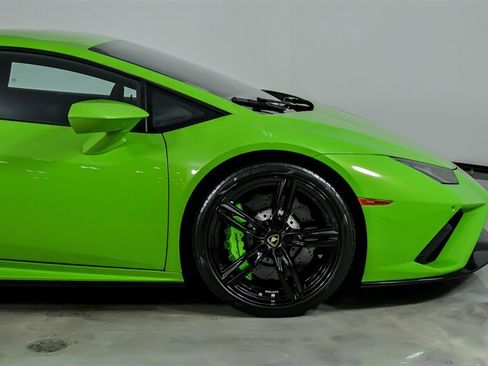 Used 2022 Lamborghini Huracan EVO RWD image 15