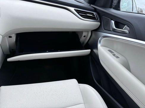 Used 2025 Genesis G70 2.5T image 38