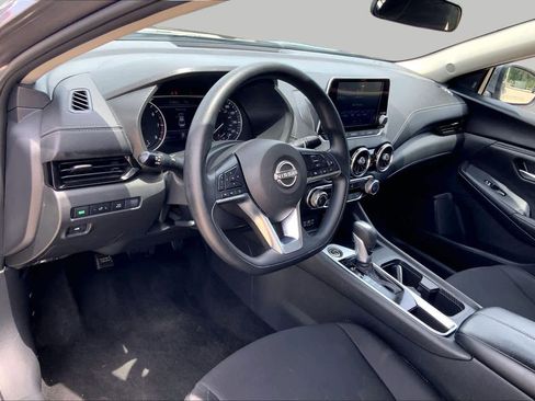 Used 2025 Nissan Sentra SV FWD image 17