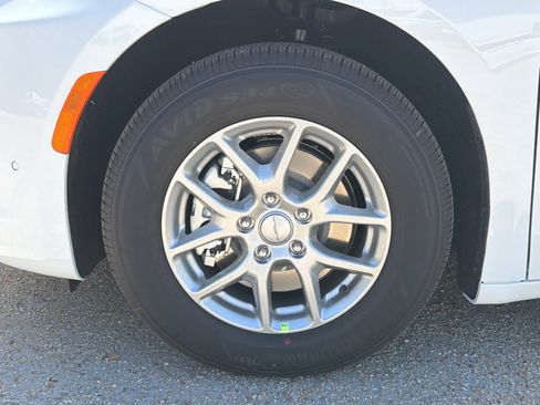 New 2027 Chrysler Pacifica Select FWD image 10
