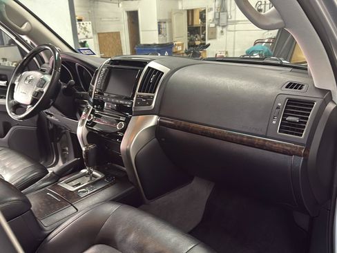 Used 2013 Toyota Land Cruiser AWD/4WD image 61