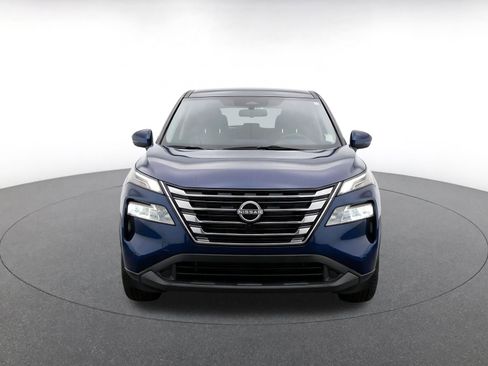 Used 2025 Nissan Rogue SV AWD/4WD image 2