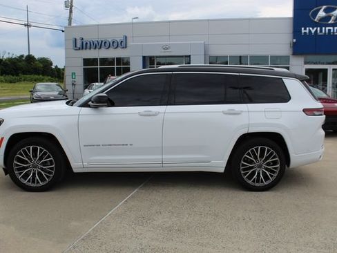Used 2023 Jeep Grand Cherokee L Summit AWD/4WD image 2