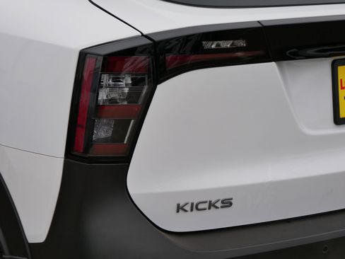 Certified 2025 Nissan Kicks SV w/ Illumination Package image 17