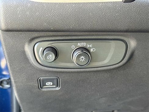 Used 2022 GMC Terrain SLE w/ Elevation Edition image 26