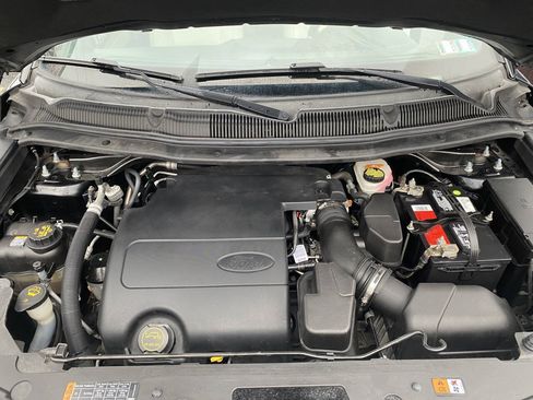 Used 2017 Ford Explorer XLT w/ Equipment Group 202A AWD/4WD image 36