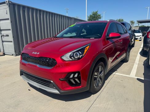 Used 2022 Kia Niro LXS FWD image 2
