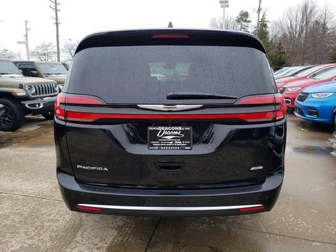 New 2026 Chrysler Pacifica Pinnacle image 5