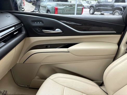 Used 2023 Cadillac Escalade ESV Premium Luxury AWD/4WD image 26