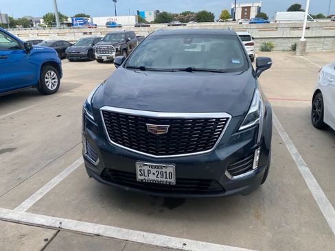 Used 2020 Cadillac XT5 Premium Luxury FWD image 2