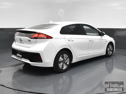 Used 2018 Hyundai Ioniq Blue FWD image 43
