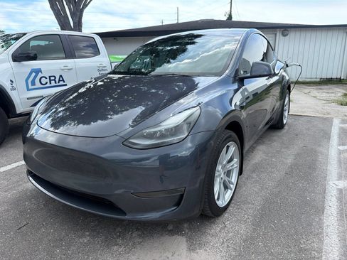 Used 2023 Tesla Model Y Long Range AWD/4WD image 3