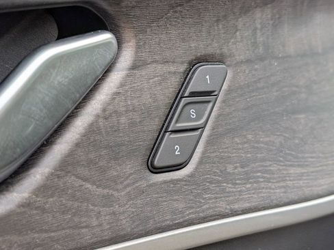 Used 2023 Jeep Grand Cherokee Limited w/ Luxury Tech Group II image 16