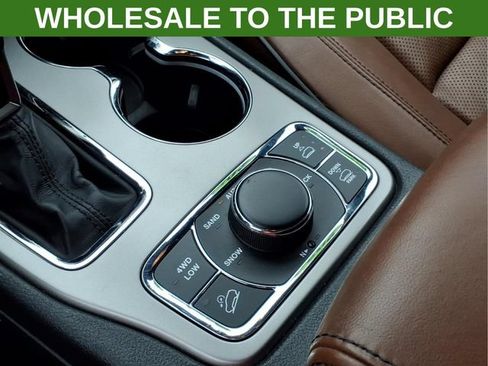 Used 2020 Jeep Grand Cherokee Overland AWD/4WD image 29