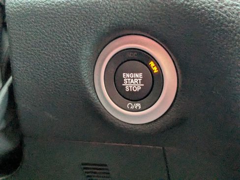 New 2026 Chrysler Pacifica Select FWD image 27