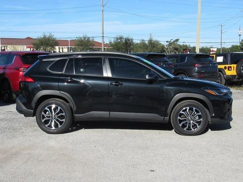 Used 2024 Toyota Corolla Cross SE image 2