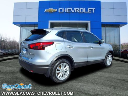 Used 2017 Nissan Rogue Sport SV image 2