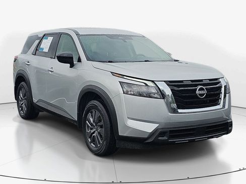 Used 2024 Nissan Pathfinder S w/ Cargo Package FWD image 2