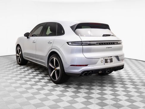 Certified 2024 Porsche Cayenne image 3