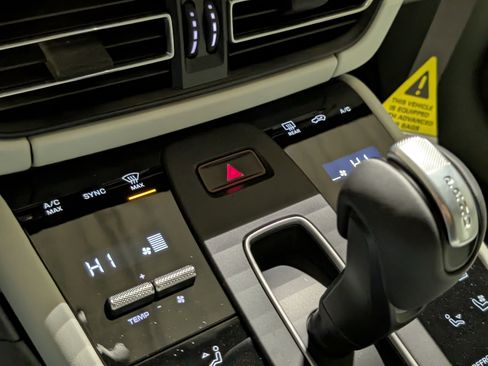 New 2026 Porsche Macan image 38