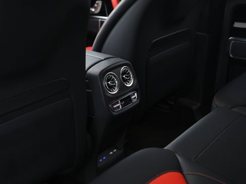 Used 2025 Mercedes-Benz G 63 AMG 4MATIC image 38