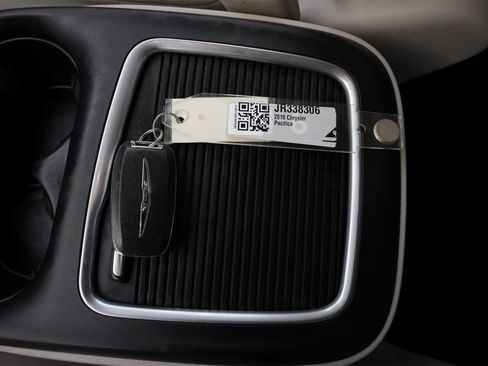 Used 2018 Chrysler Pacifica Limited w/ Tire & Wheel Group image 29