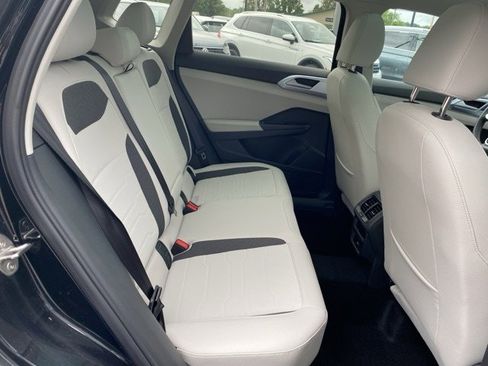 New 2025 Volkswagen Taos SE image 57