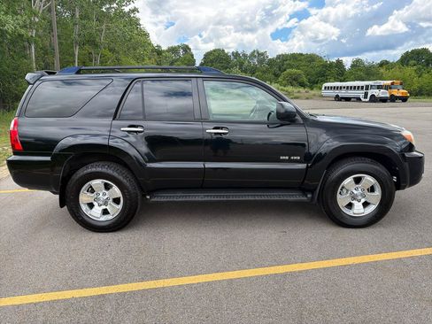 Used 2006 Toyota 4Runner SR5 AWD/4WD image 4