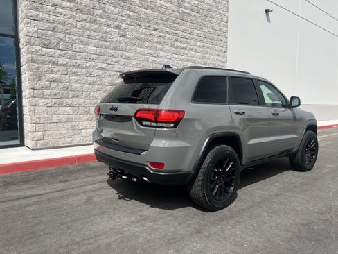 Used 2019 Jeep Grand Cherokee Laredo image 7