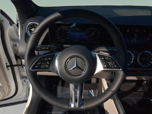 Certified 2026 Mercedes-Benz GLA 250 image 29