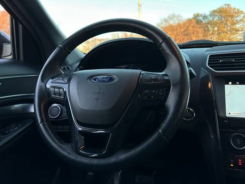 Used 2018 Ford Explorer XLT w/ Equipment Group 202A image 17