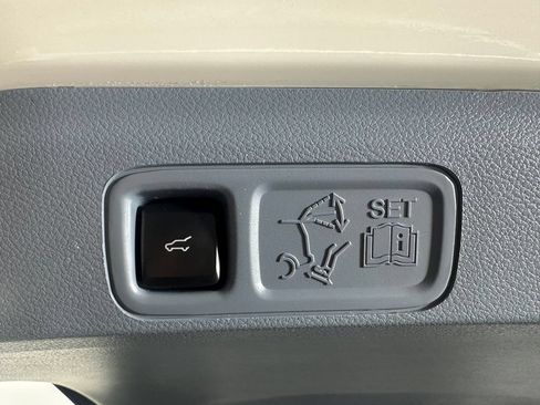 Used 2023 Lincoln Navigator Black Label AWD/4WD image 9