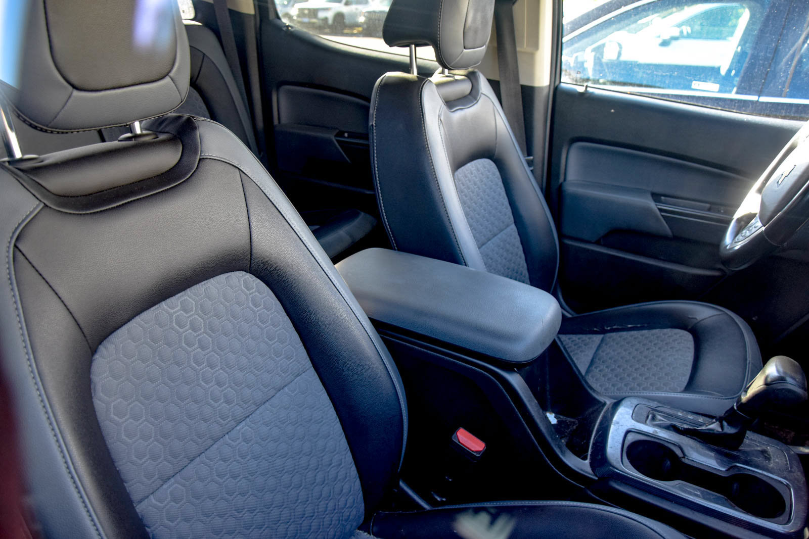 Used 2015 Chevrolet Colorado Z71 AWD/4WD image 9