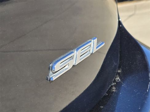 Used 2018 Ford Edge SEL w/ Equipment Group 201A image 16