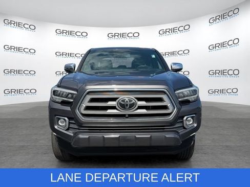 Used 2022 Toyota Tacoma Limited AWD/4WD image 2