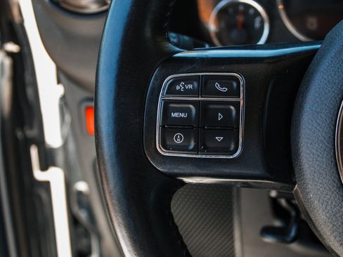 Used 2017 Jeep Wrangler Unlimited Rubicon AWD/4WD image 13