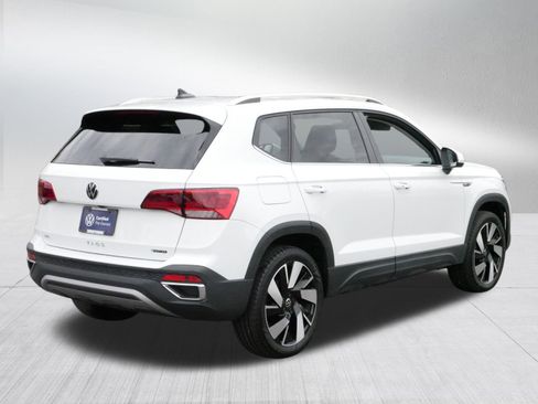 Certified 2024 Volkswagen Taos SEL image 7
