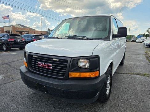Used 2017 GMC Savana 2500 RWD image 2