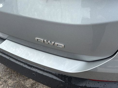 Used 2023 GMC Terrain SLE w/ Driver Convenience Package image 5